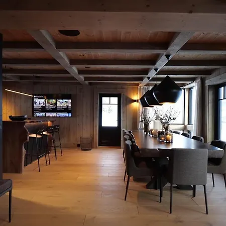 Four-bedroom Penthouse Ama In The Heart Of Apartment *